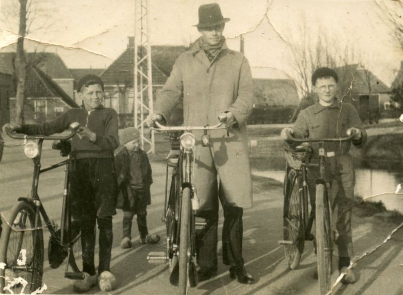 Fietsers op de Boate’ Hoeke, na 1936