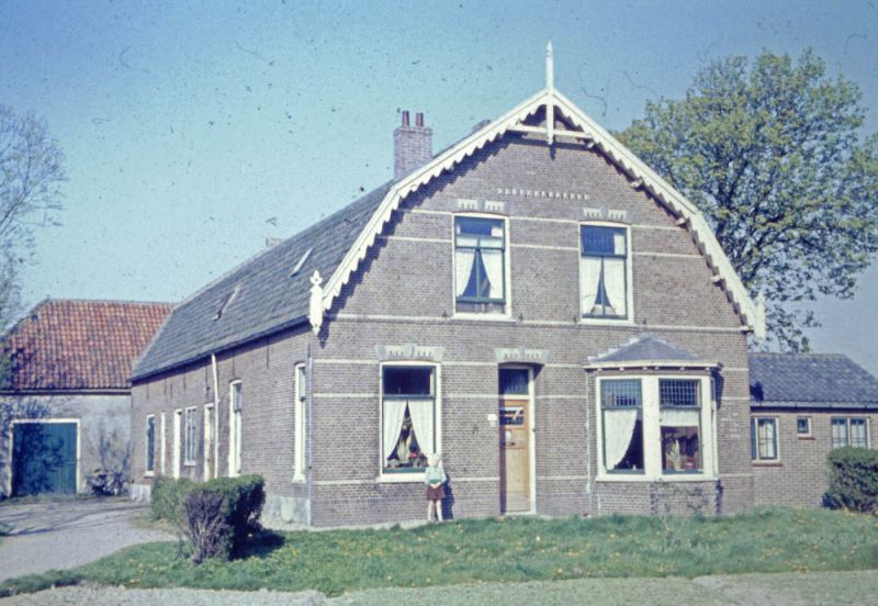 Hoofdstraat 99 (oud) - boerderij van fam. Barnhoorn