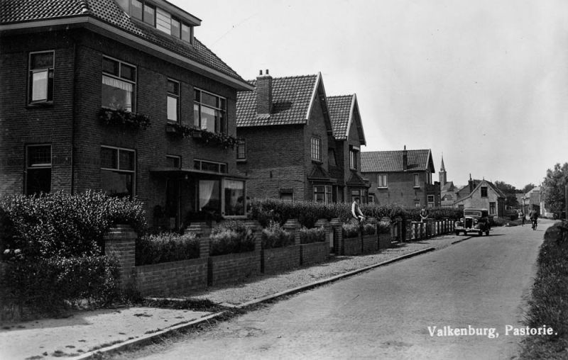 Hoofdstraat 70 - woning - voormalige pastorie - gemeentelijk monument 