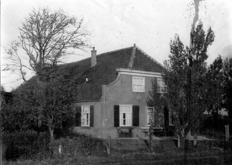 Marinus Poststraat vh Achterweg - boerderij (voorheen van Egmond) 