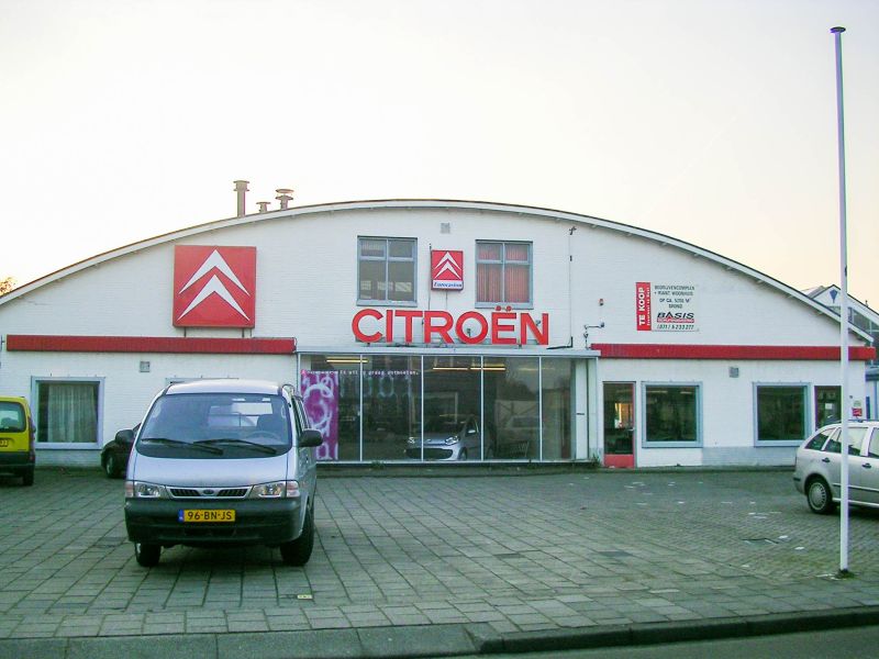 Hoofdstraat 104 en 106 garagecomplex, later supermarkt
