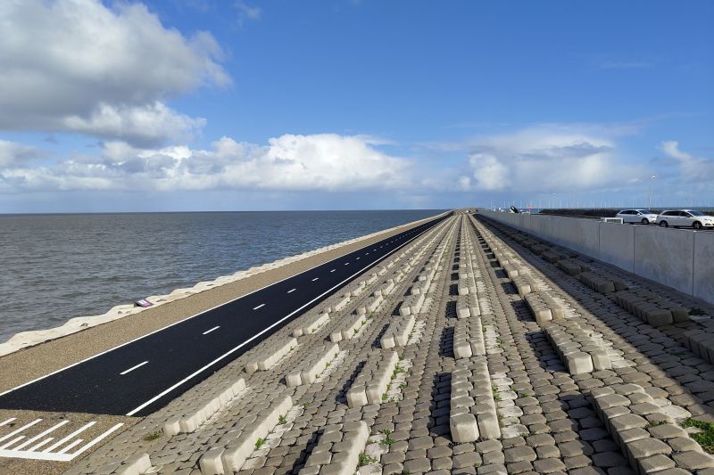 Watertanden op de afsluitdijk